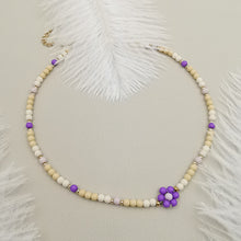 Carica l&#39;immagine nel visualizzatore di Gallery, Collana da donna choker colore beige viola con fiorellino centrale 35cm +5cm Oro
