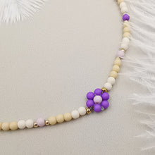 Carica l&#39;immagine nel visualizzatore di Gallery, Collana da donna choker colore beige viola con fiorellino centrale 35cm +5cm Oro
