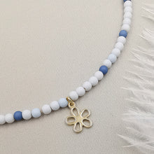 Carica l&#39;immagine nel visualizzatore di Gallery, Collana da donna choker colore bianco celeste blue jeans con ciondolo fiore 35cm +5cm Oro
