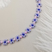 Carica l&#39;immagine nel visualizzatore di Gallery, Collana da donna girocollo colore lilla rosa con fiorellini 40cm +5cm argento
