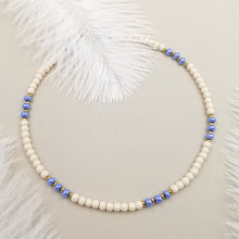 Carica l&#39;immagine nel visualizzatore di Gallery, Collana da donna choker colore beige azzurro con perle veneziane 35cm +5cm Oro
