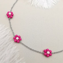 Carica l&#39;immagine nel visualizzatore di Gallery, Collana da donna girocollo a catena con fiorellini fucsia  39cm +5cm Argento
