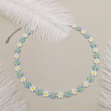 Carica l&#39;immagine nel visualizzatore di Gallery, Collana da donna choker colore bianco celeste con fiorellini 38cm +5cm Argento
