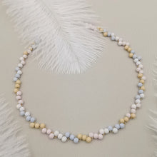 Carica l&#39;immagine nel visualizzatore di Gallery, Collana da donna choker a treccia beige rosa celeste bianco 35cm +5cm oro
