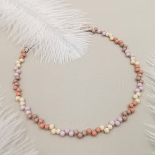 Carica l&#39;immagine nel visualizzatore di Gallery, Collana da donna choker a treccia beige lilla cappuccino terra rosa  34cm +5cm oro
