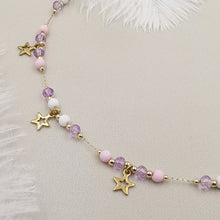 Carica l&#39;immagine nel visualizzatore di Gallery, Collana da donna a catena choker colore bianco rosa lilla con stelline pendenti
